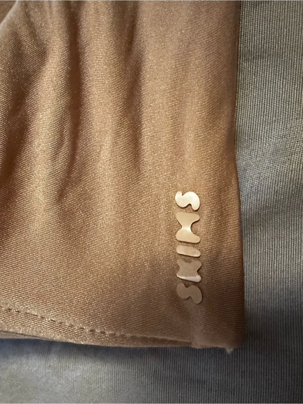 SKIMS Wireless Form Push-Up Plunge Bra T-shirt Beige Wireless Hook & Eye 38C UEC